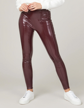 Load image into Gallery viewer, Commando - Faux Patent Legging w/ Perfect Control - Burgundy
