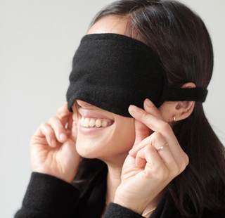 White & Warren - Cashmere Eye Mask - Black